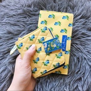NWOT Vera Bradley Set ✨ Wallet and Checkbook Cover